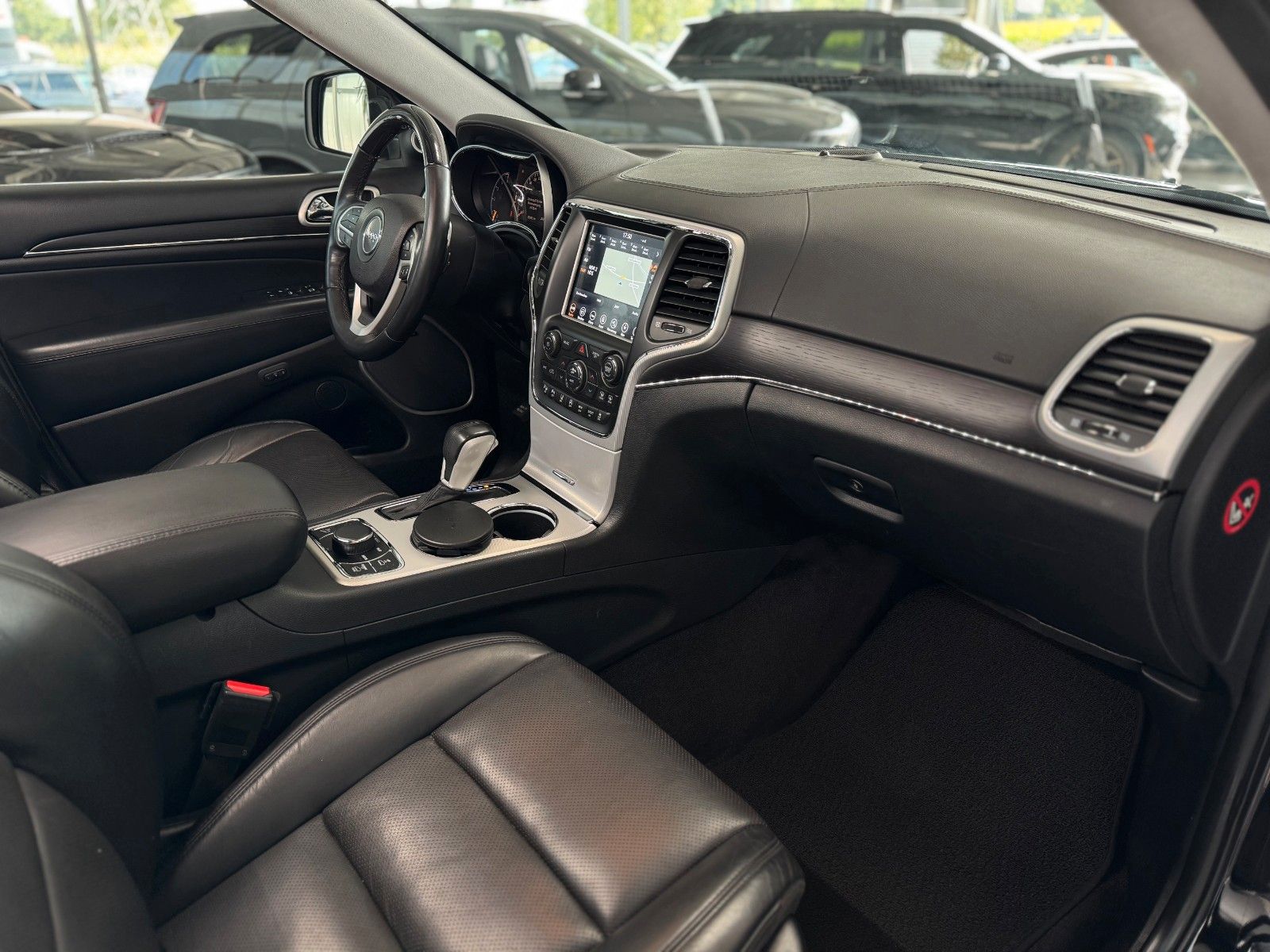 Fahrzeugabbildung Jeep Grand Cherokee 3.0 CRD Summit AHK Luft Pano