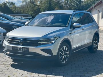 Volkswagen Tiguan - 1