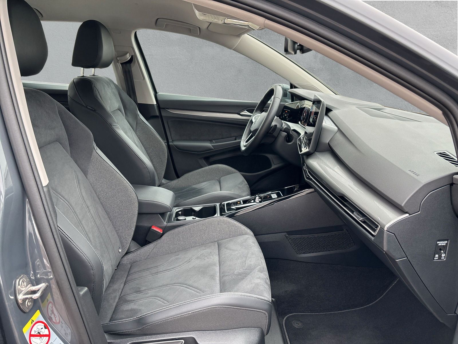 Fahrzeugabbildung Volkswagen Golf 1.5 eTSI Style AHK HuD ACC Kamera Memory