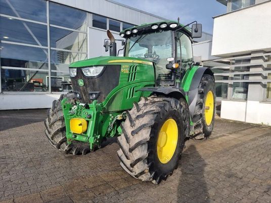 John Deere 6215R mit Reifendruckregelanlage