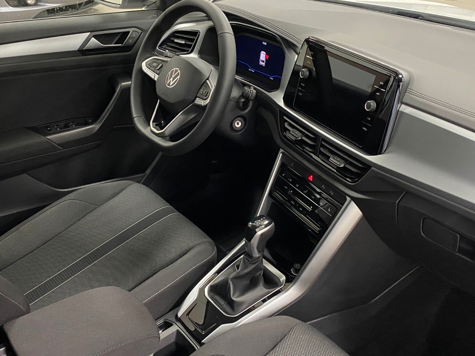 Fahrzeugabbildung Volkswagen T-Roc 1.5 TSI DSG LIFE+NAVIGATION+KAMERA+AHK abn