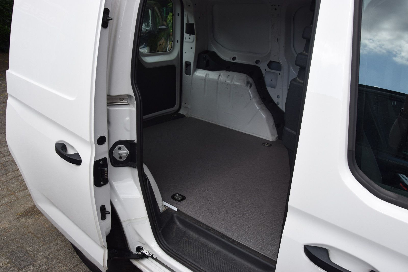 Fahrzeugabbildung Volkswagen Caddy Cargo EcoProfi Klima PDC Navi Sitzheizung