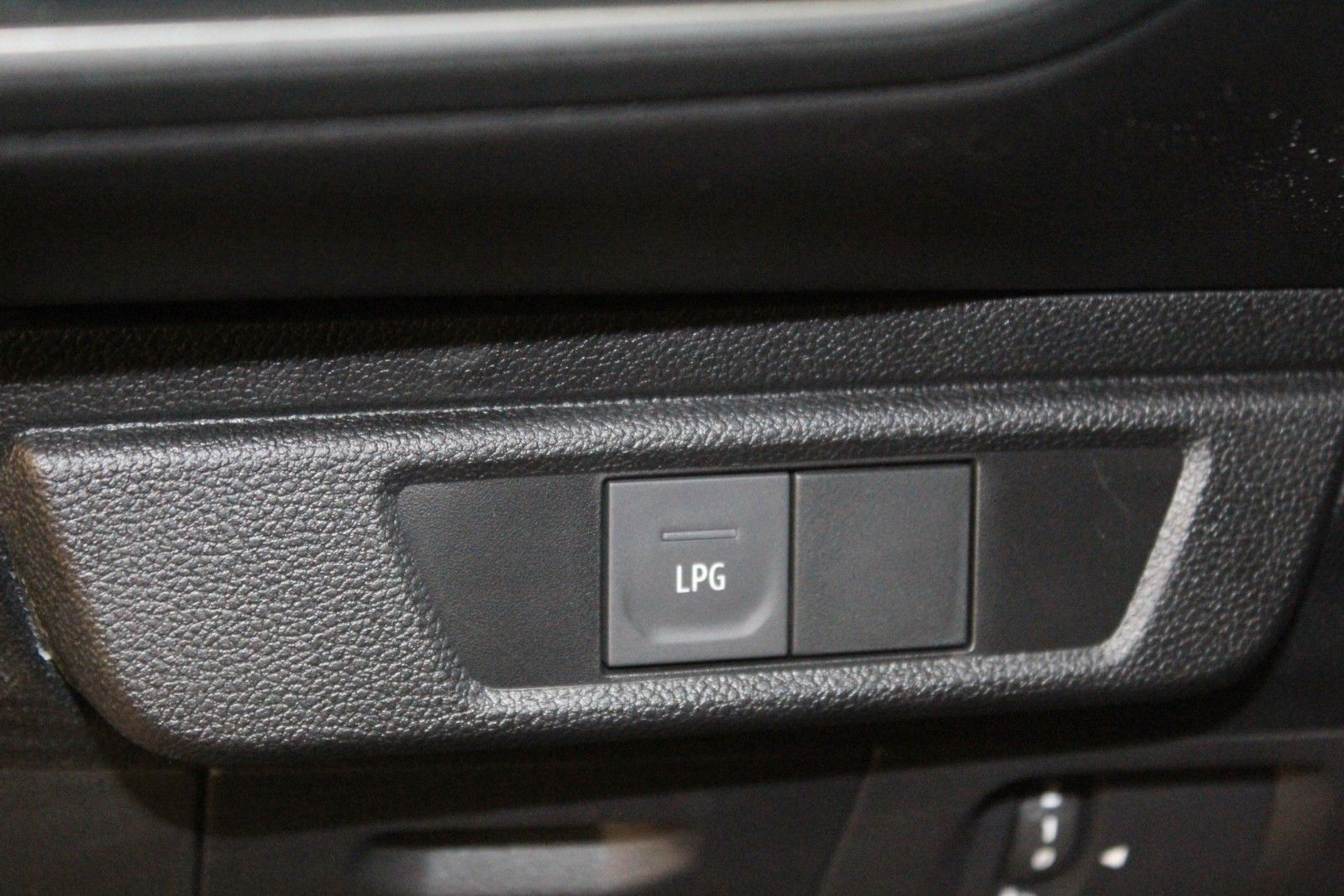 Fahrzeugabbildung Dacia Sandero TCe 100 ECO-G Expression  *Media-Dis