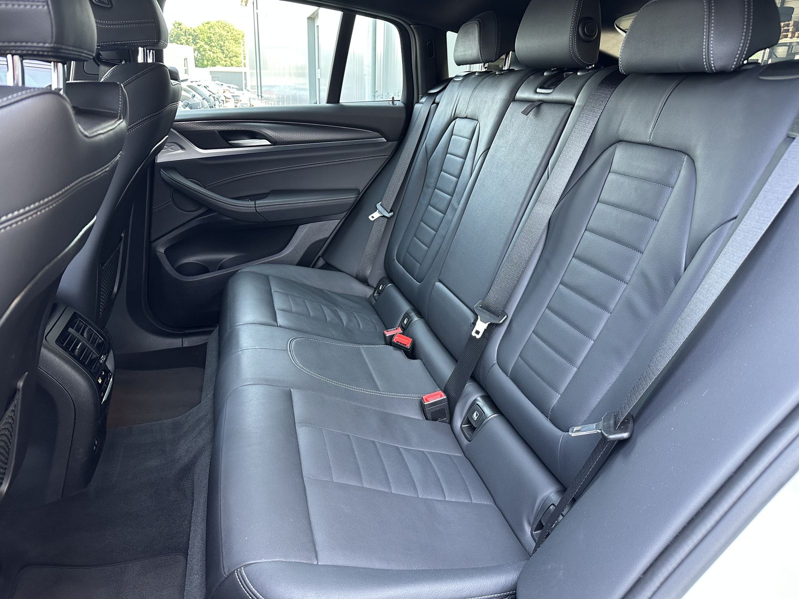 Fahrzeugabbildung BMW X4 xDrive30i M-Sport X NAV+LED+360°+ACC+HEAD-UP