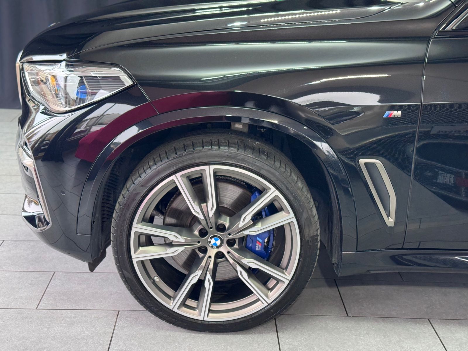 Fahrzeugabbildung BMW X5 M50d|BOWERS|LASER|PANO|MASSAGE|AHK|22-ZOLL|