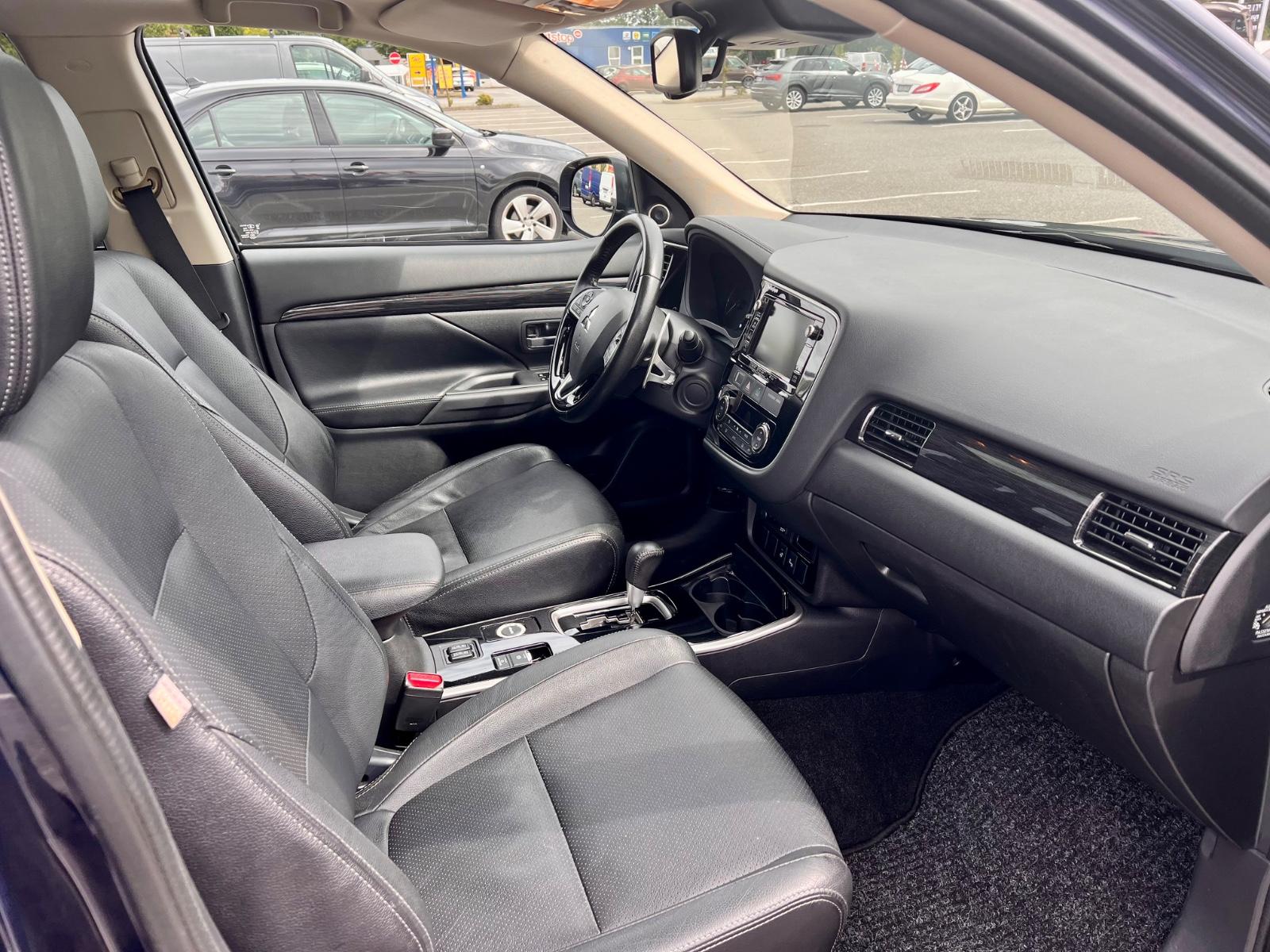 Mitsubishi Outlander 2.2 DI-D 4WD Automatik, 7 Sitzer 