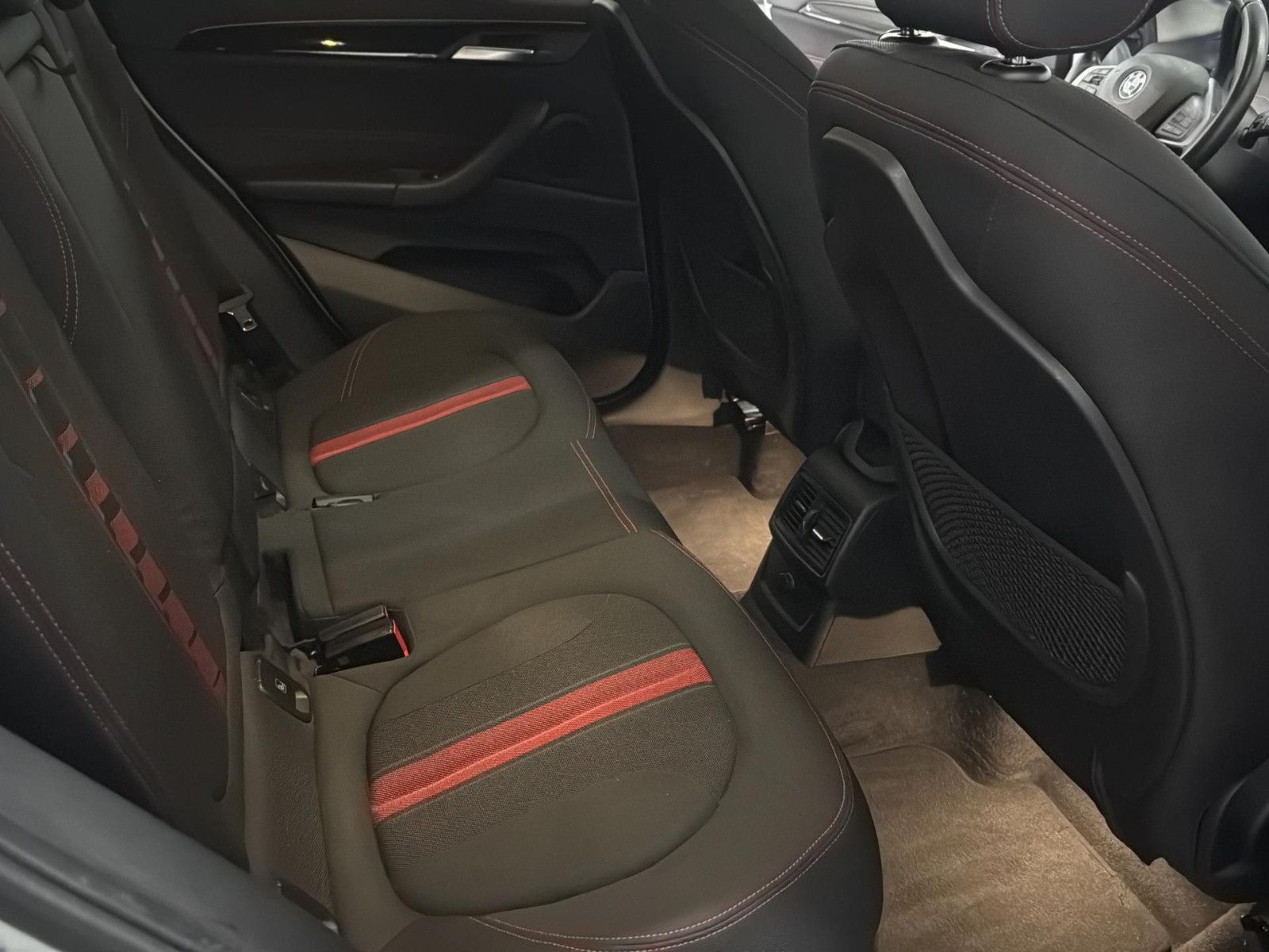 Fahrzeugabbildung BMW X1 sDrive 20 i Sport Line/ unfallfrei/ AHK