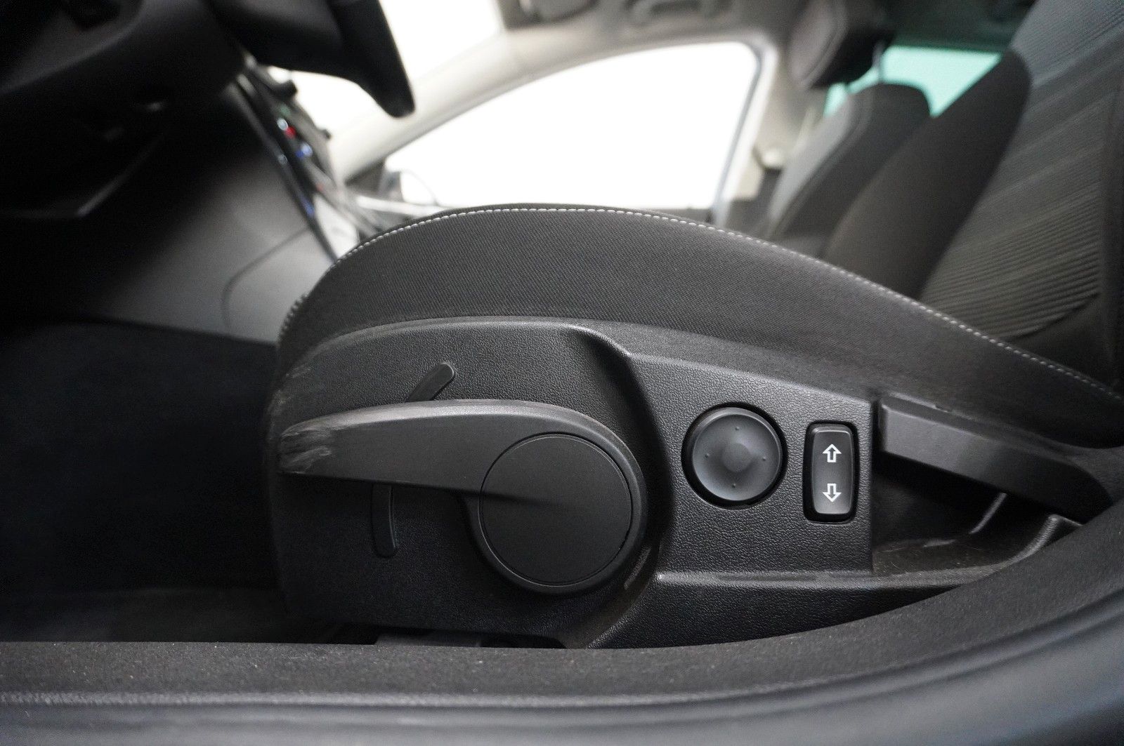 Fahrzeugabbildung Opel Insignia CT 2.0D 4X4 NAVI/LED/KAMERA/SPORT/AHK