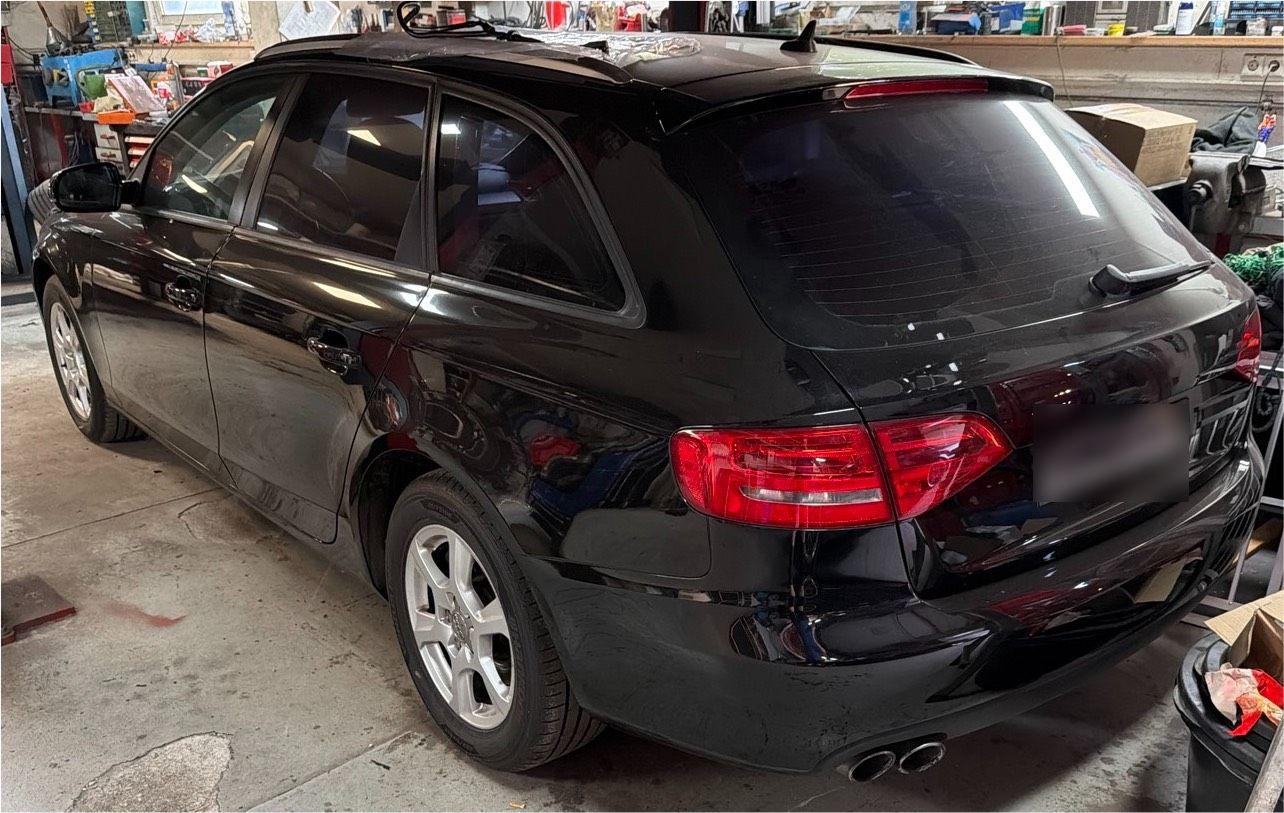 Audi A4 2009 — rear view