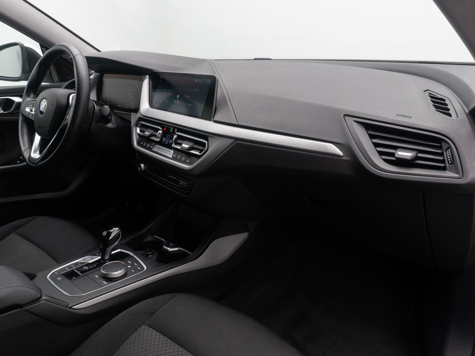 Fahrzeugabbildung BMW 216 Gran Coup&eacute; DAB GeschwindigReg PDC CockpitPr