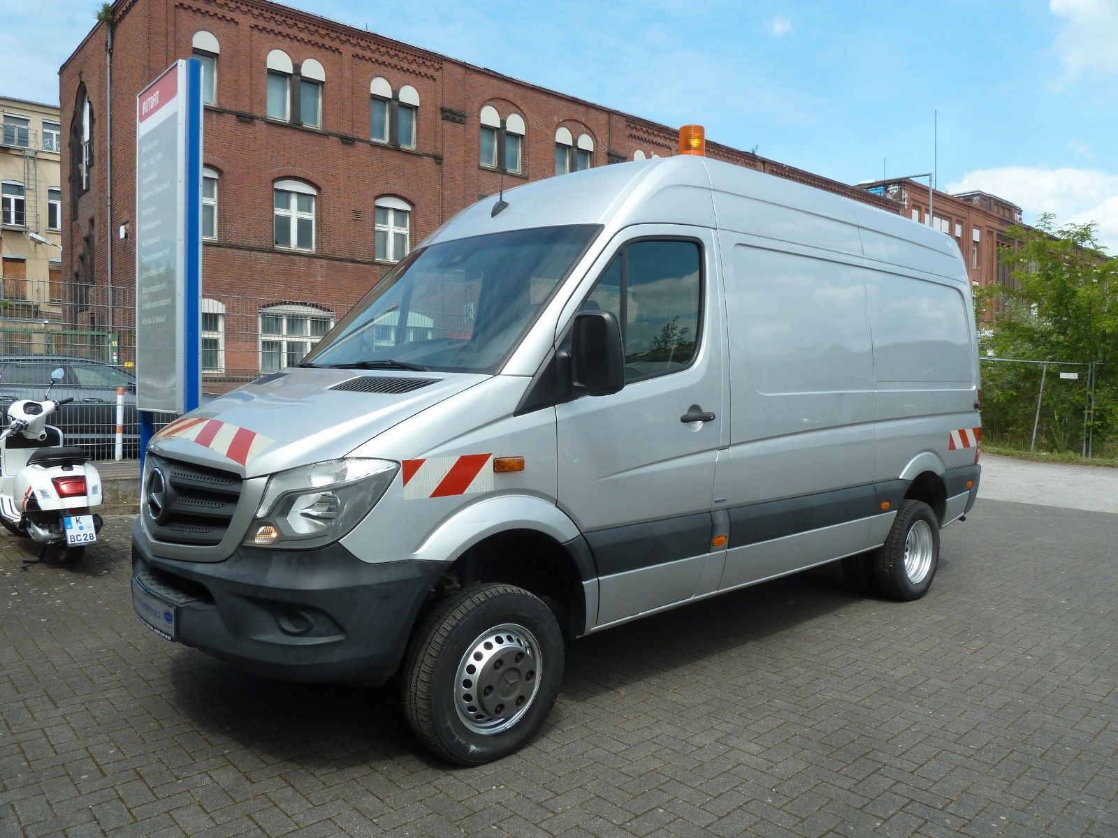 MERCEDES-BENZ Sprinter II Kasten 516 CDI 4X4 Navi R-Kamera AHK