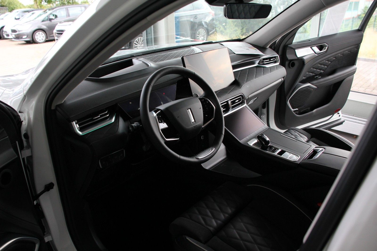 Fahrzeugabbildung GWM WEY03 LUXURY 4WD PHEV Pano, Sitzk., Winter