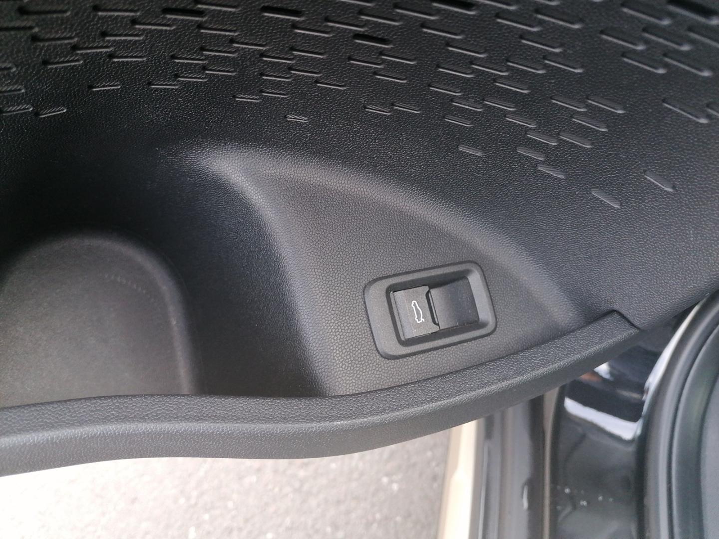 MINI Countryman E Fav. Trim HUD Pano ACC H&K Paket L