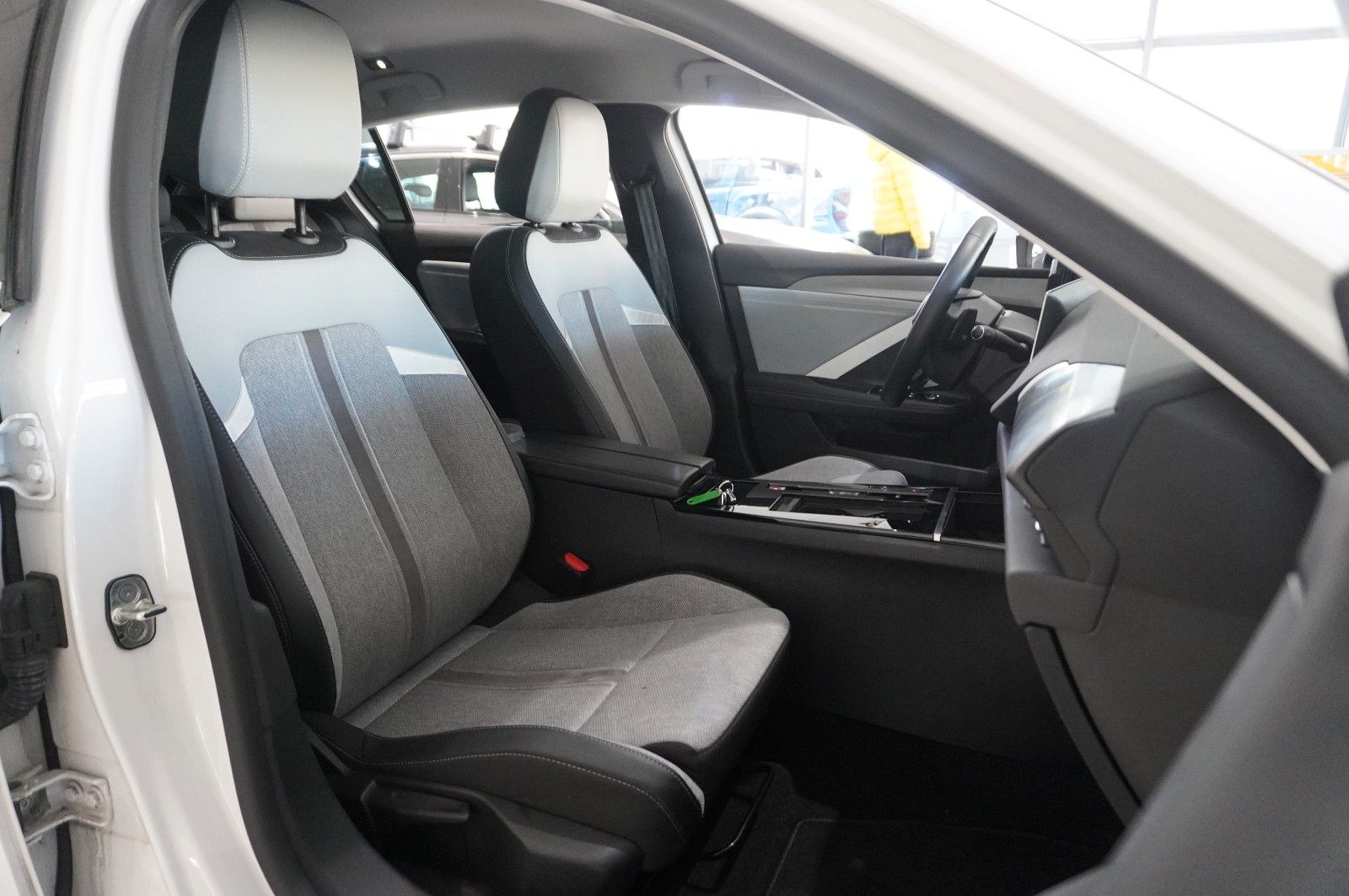 Fahrzeugabbildung Opel Astra L Lim. 1.2T ELEGANCE NAVI/LED/KAMERA/SPORT