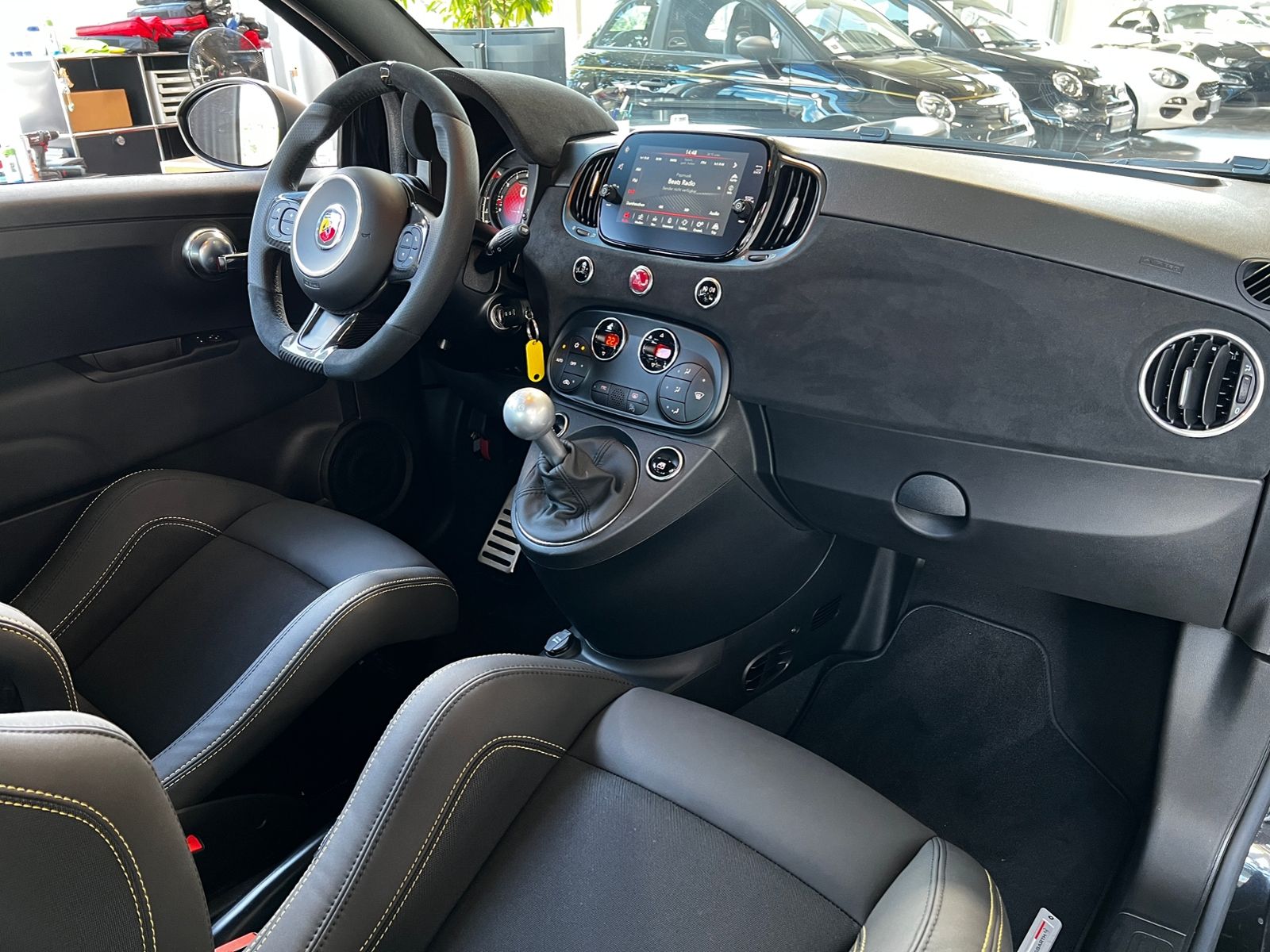 Fahrzeugabbildung Abarth 695 75 Anniversario BEATS Full Link KLIMA NAVI