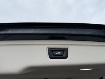 BMW 320i Touring SportLine+LED+StLüftung+App+Virtual