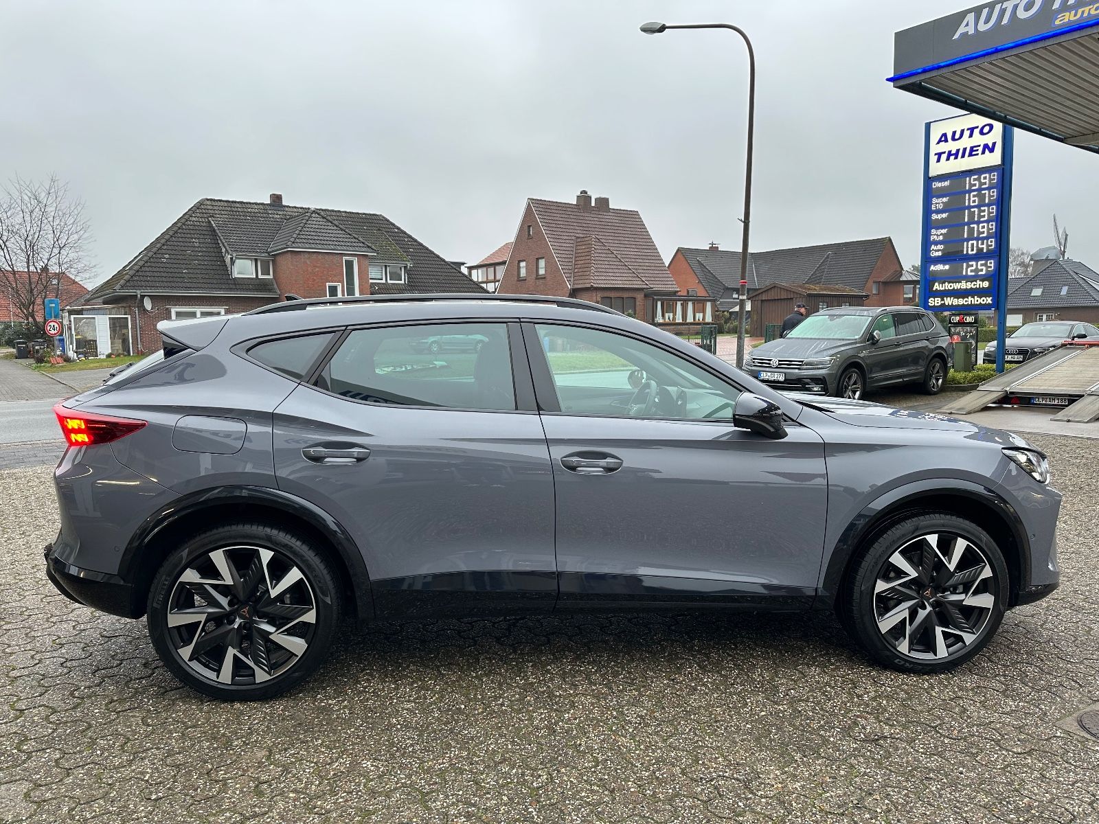 Fahrzeugabbildung CUPRA Formentor 1.5 eTSI DSG Pano/AHK/ACC/Navi/360°