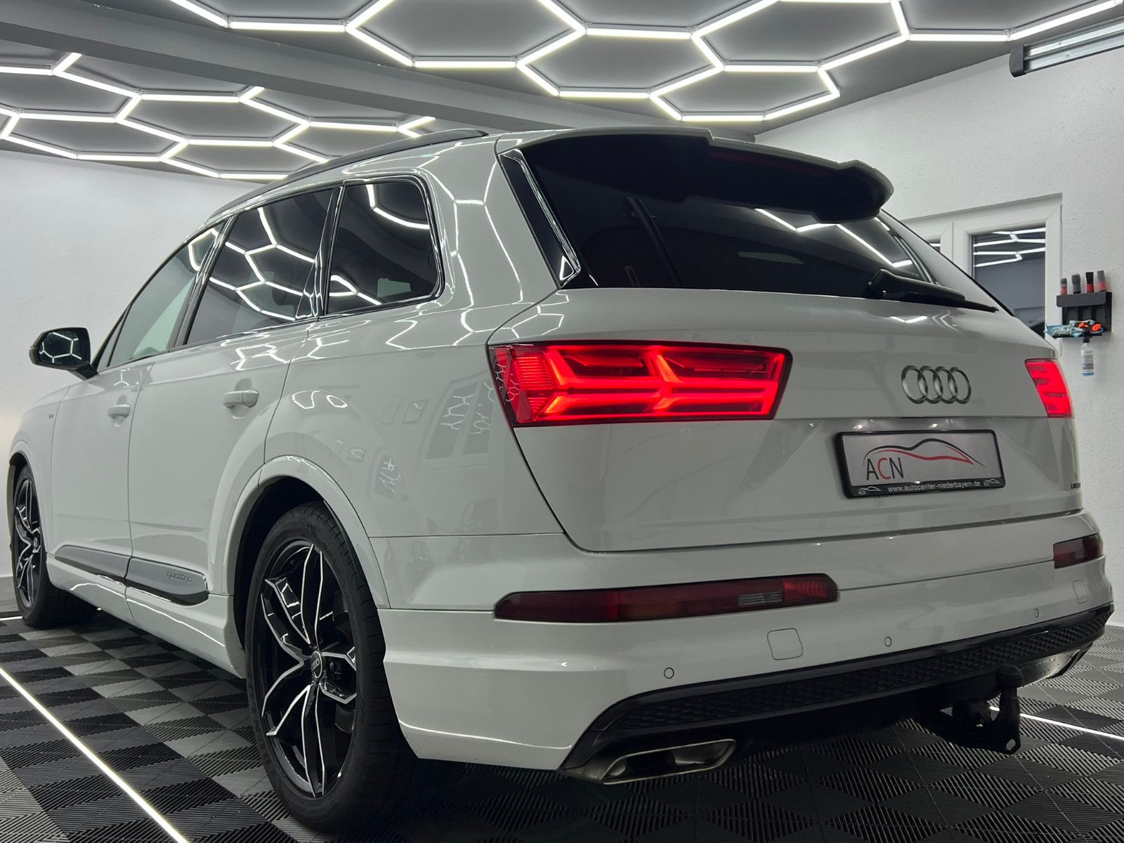 Fahrzeugabbildung Audi Q7 3.0 TDI Quattro S-LINE/21ZOLL/MATRIX/AHK/AMBI