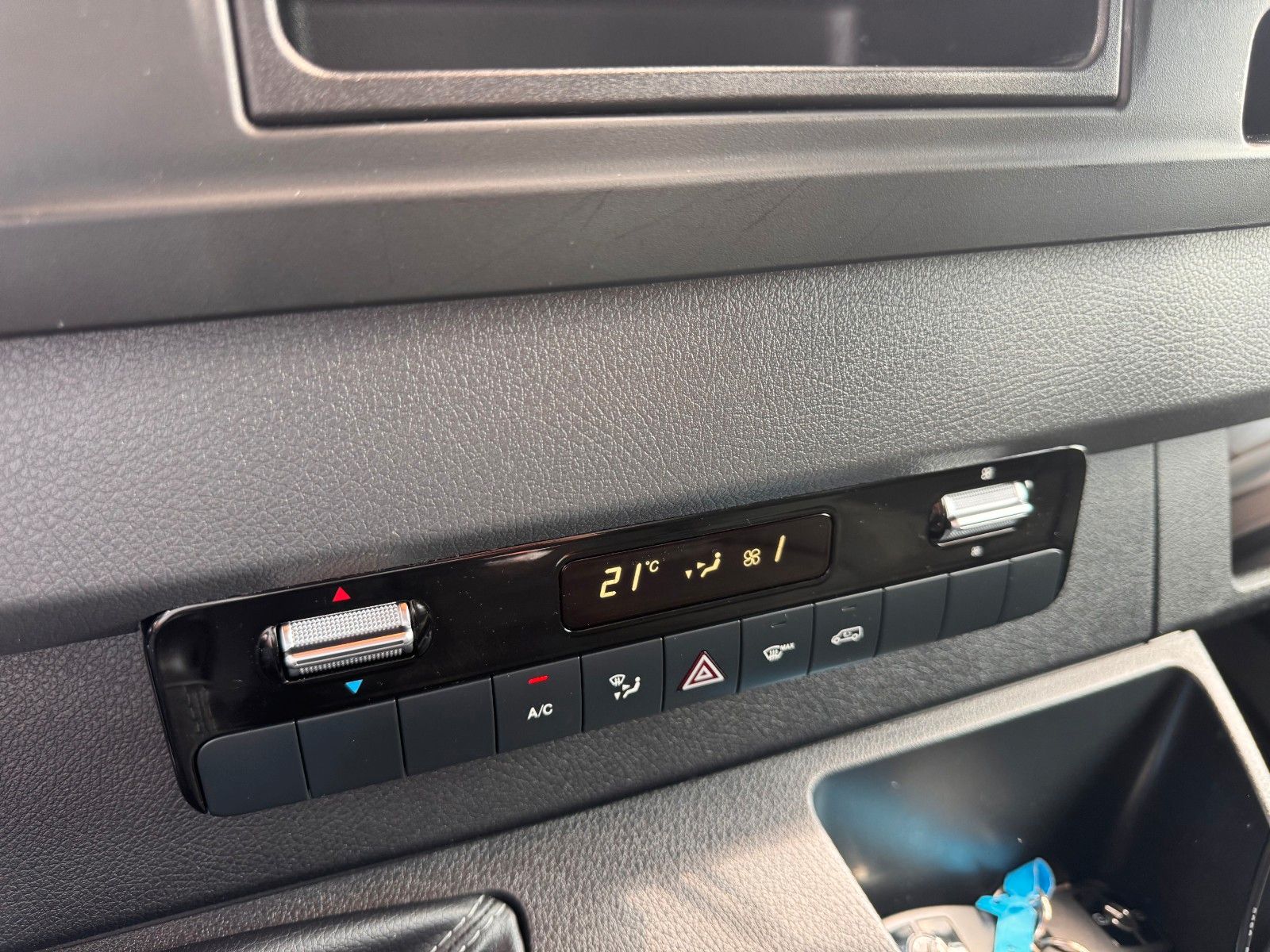 Fahrzeugabbildung Mercedes-Benz Sprinter 317 CDI 4325 Koffer LBW Klima Kamera