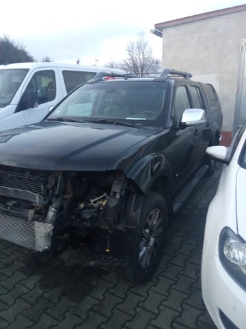 Nissan Navara Pickup Double Cab LE V6 4x4 AHK