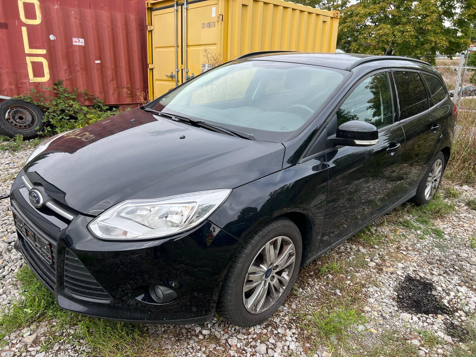 Ford Focus 2013 — interior