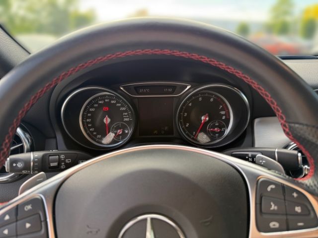 Fahrzeugabbildung Mercedes-Benz GLA 250 Navi Carplay El. Heckklappe LED Sitzhzg