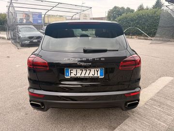 Porsche Cayenne - 5