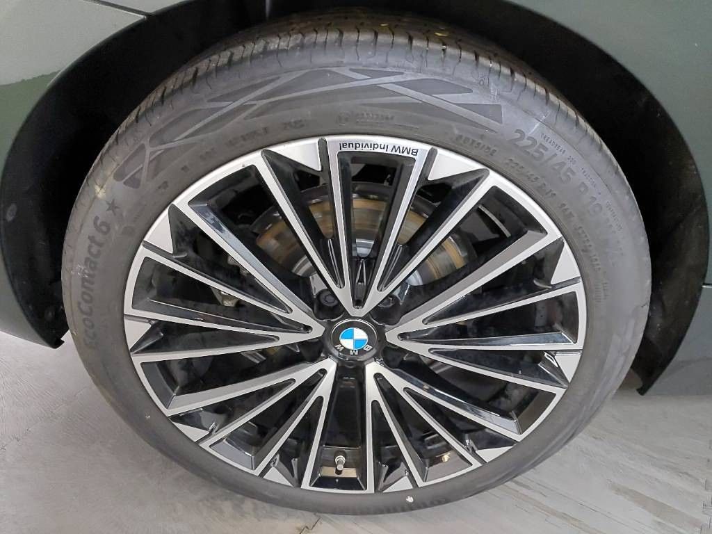 Fahrzeugabbildung BMW 223d xDr Active Tourer Luxury °ACC°HUD°PANO°360°