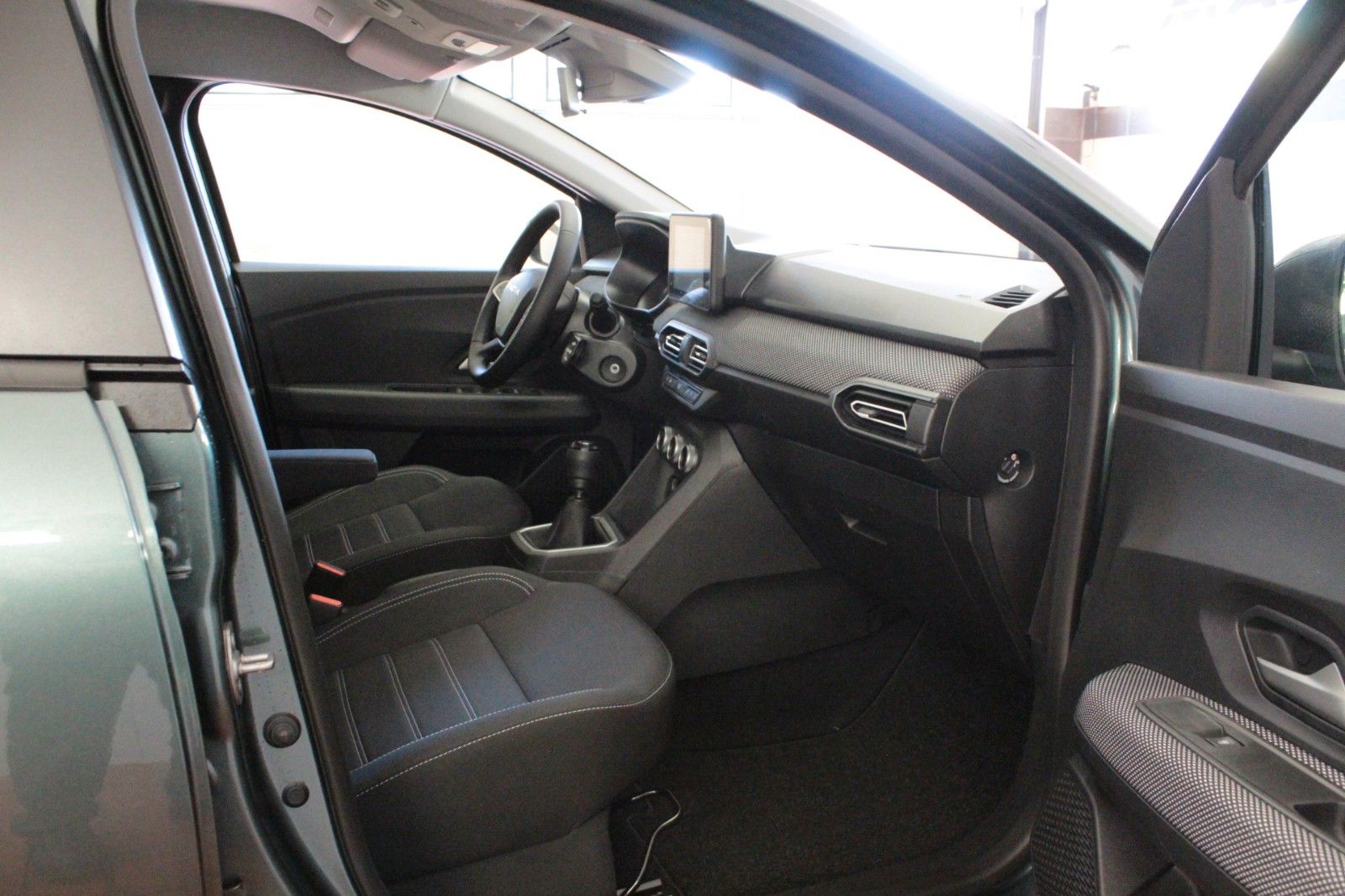 Fahrzeugabbildung Dacia Sandero TCe 100  ECO G Expression*Winterpaket*