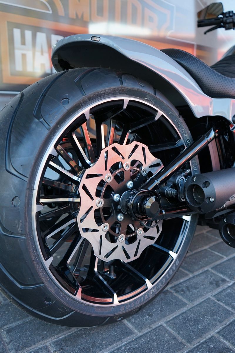 Fahrzeugabbildung Harley-Davidson Softail Breakout 117cui MY 2024 CUSTOMBIKE