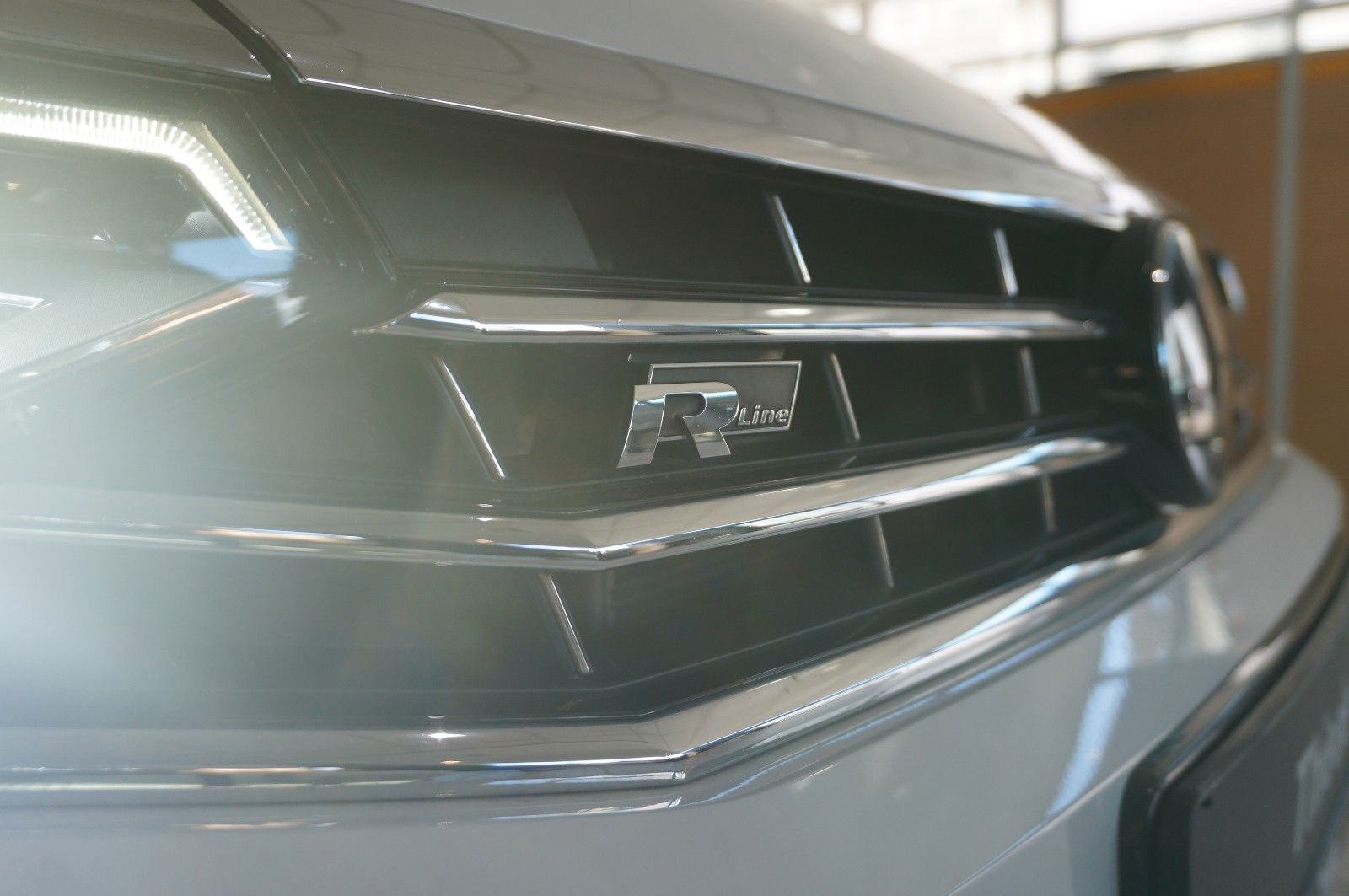 Fahrzeugabbildung Volkswagen Passat Vari. 2.0D R-LINE 4M NAVI/LED/KAMERA/AHK