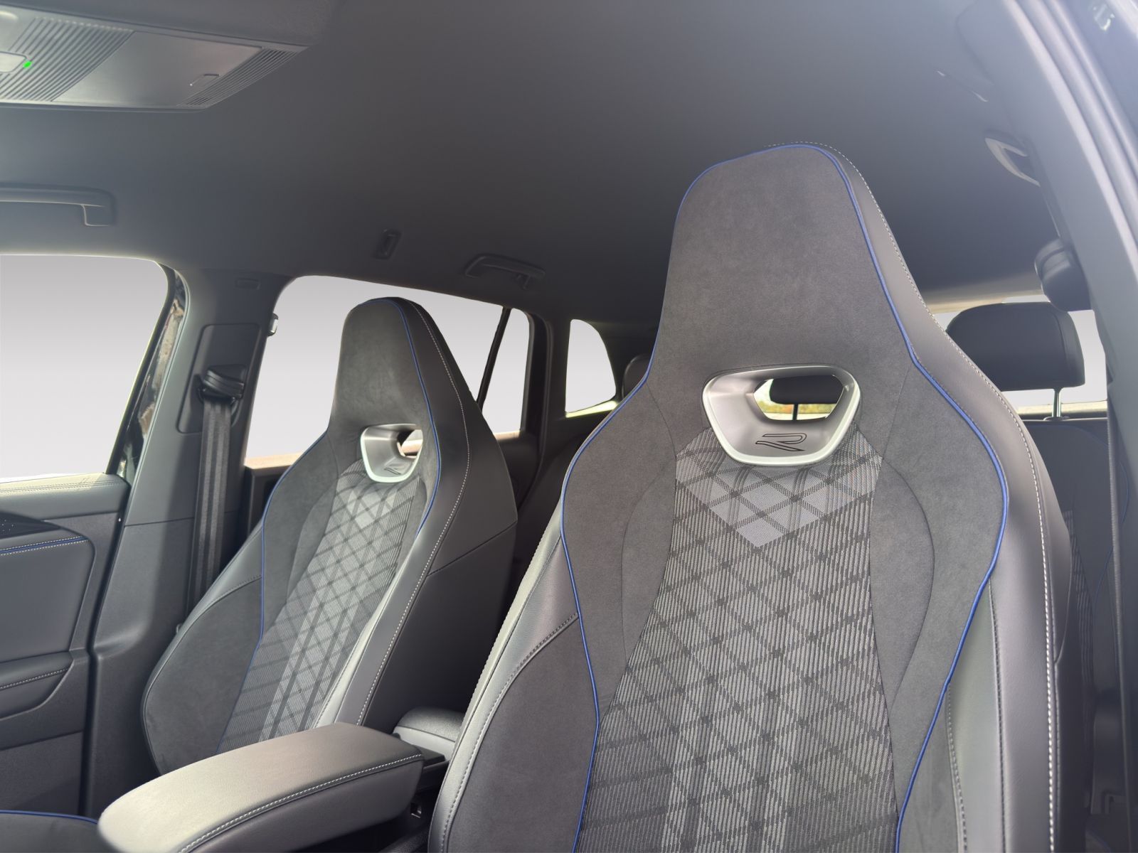 Volkswagen Tiguan R-Line 1.5 TSI DSG IQ.DRIVE NAVI foto 11
