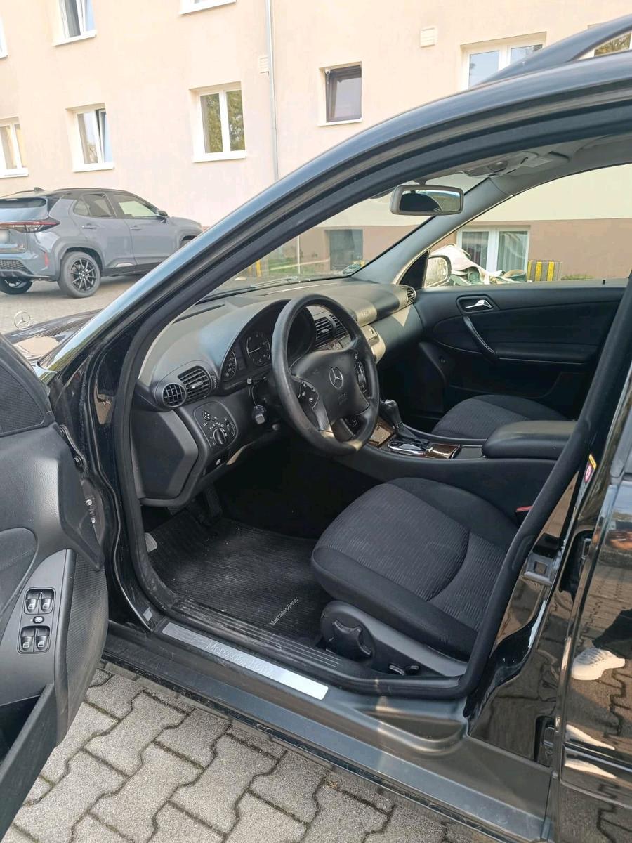 Mercedes-Benz C220 2005 — photo 8