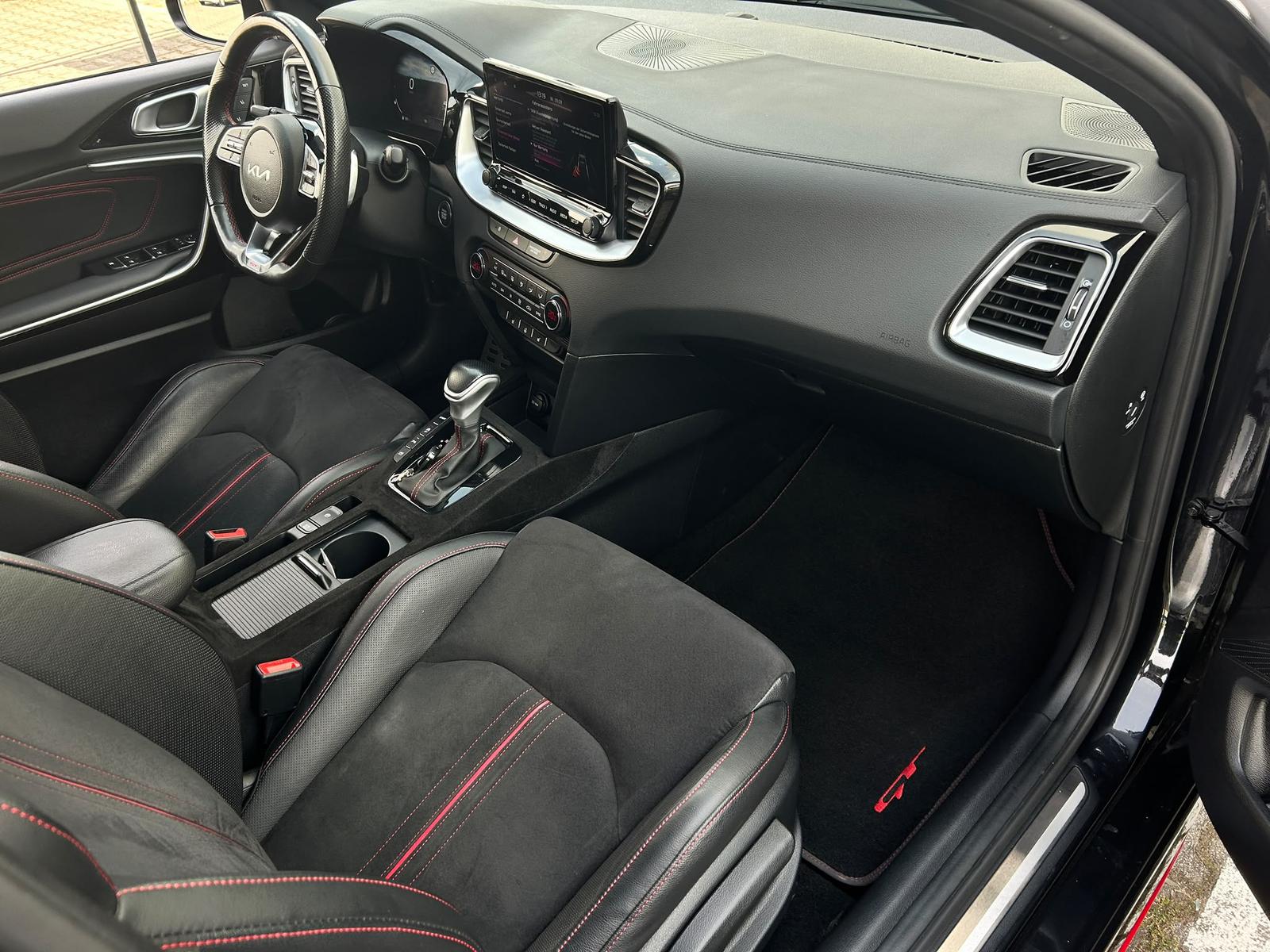 Kia Ceed GT 2.HD|AKPRAPOVIC|4xSHZ|KAMERA|18"|DIGITAL