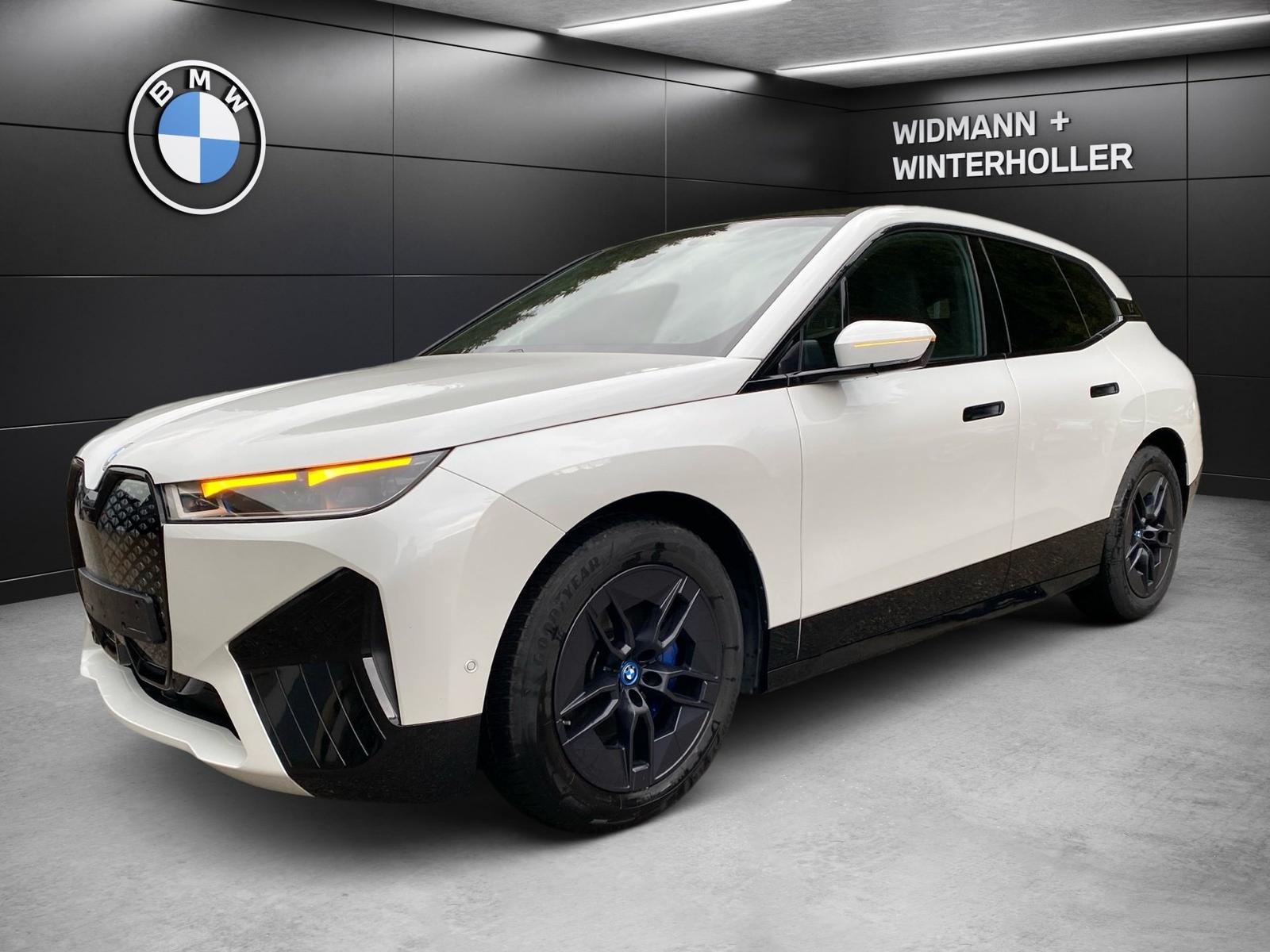 BMW iX xDrive40 Sportpaket Pano Sky DA Pro H/K 22´´