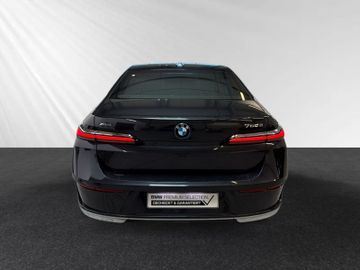 BMW 750 - 8