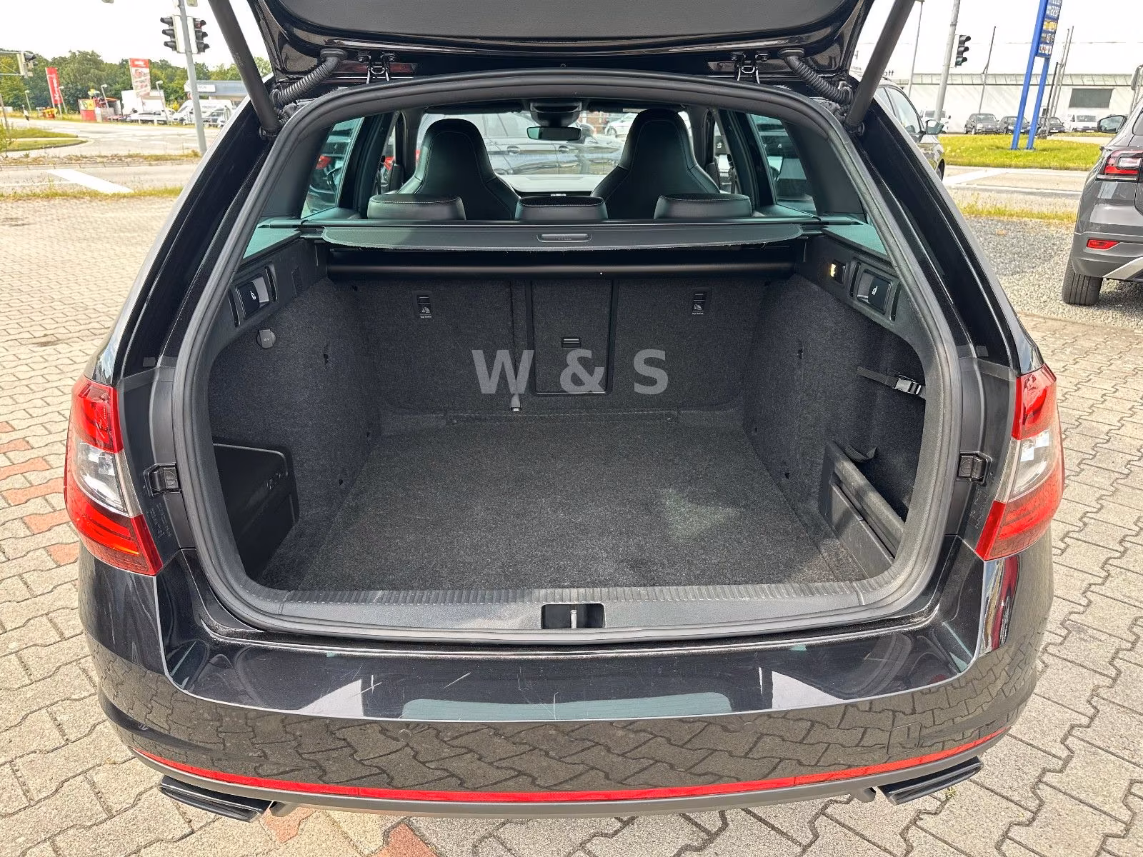 Skoda Octavia Combi RS 245 PS*DSG*LED*APPLE-CAR*
