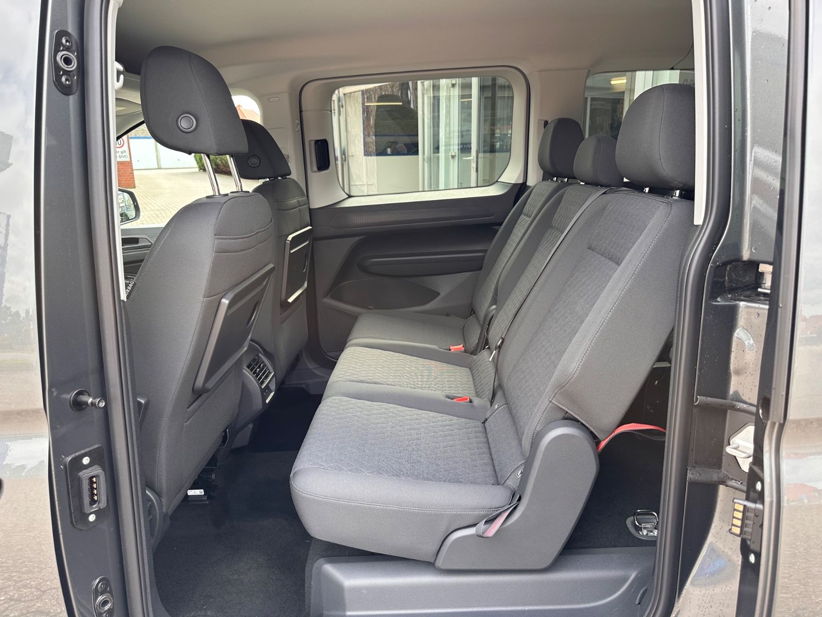 Fahrzeugabbildung Volkswagen Caddy Maxi Kombi 1.5 TSI Life DSG AHK/ACC/APP