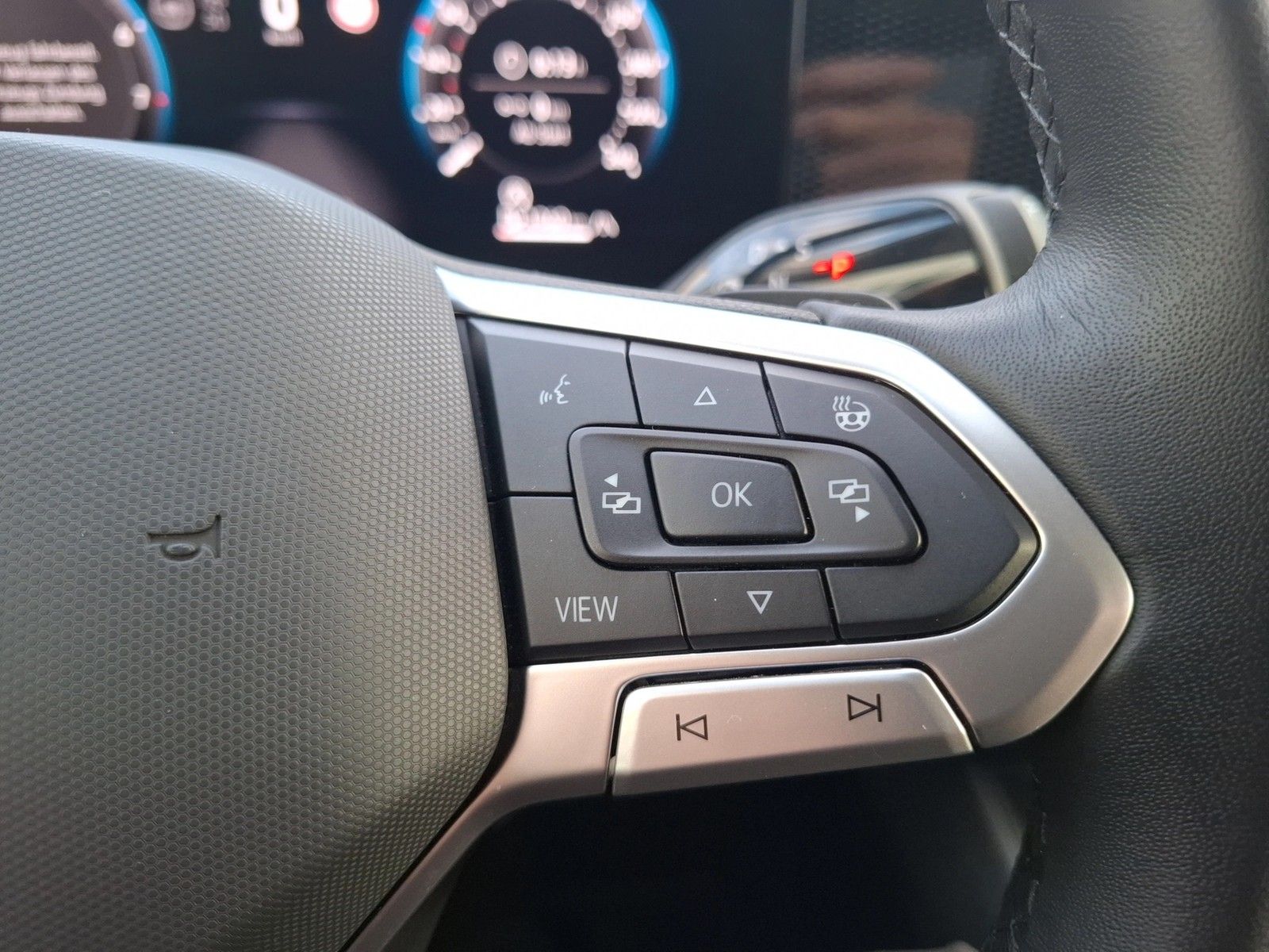 Fahrzeugabbildung Volkswagen Passat Variant eTSI Business DSG LED Navi AID AC