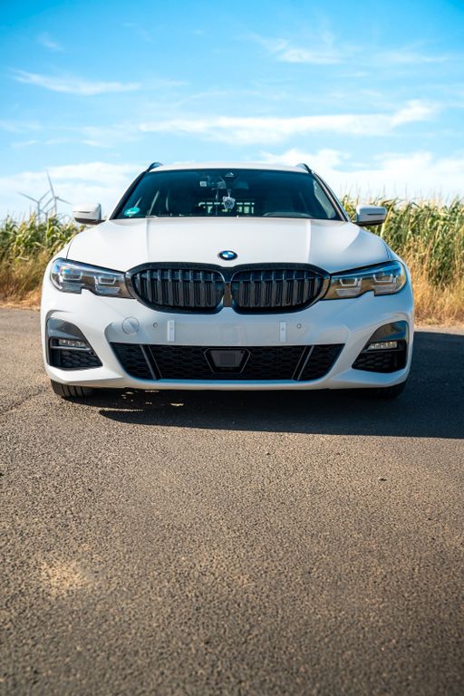 Image of BMW 320