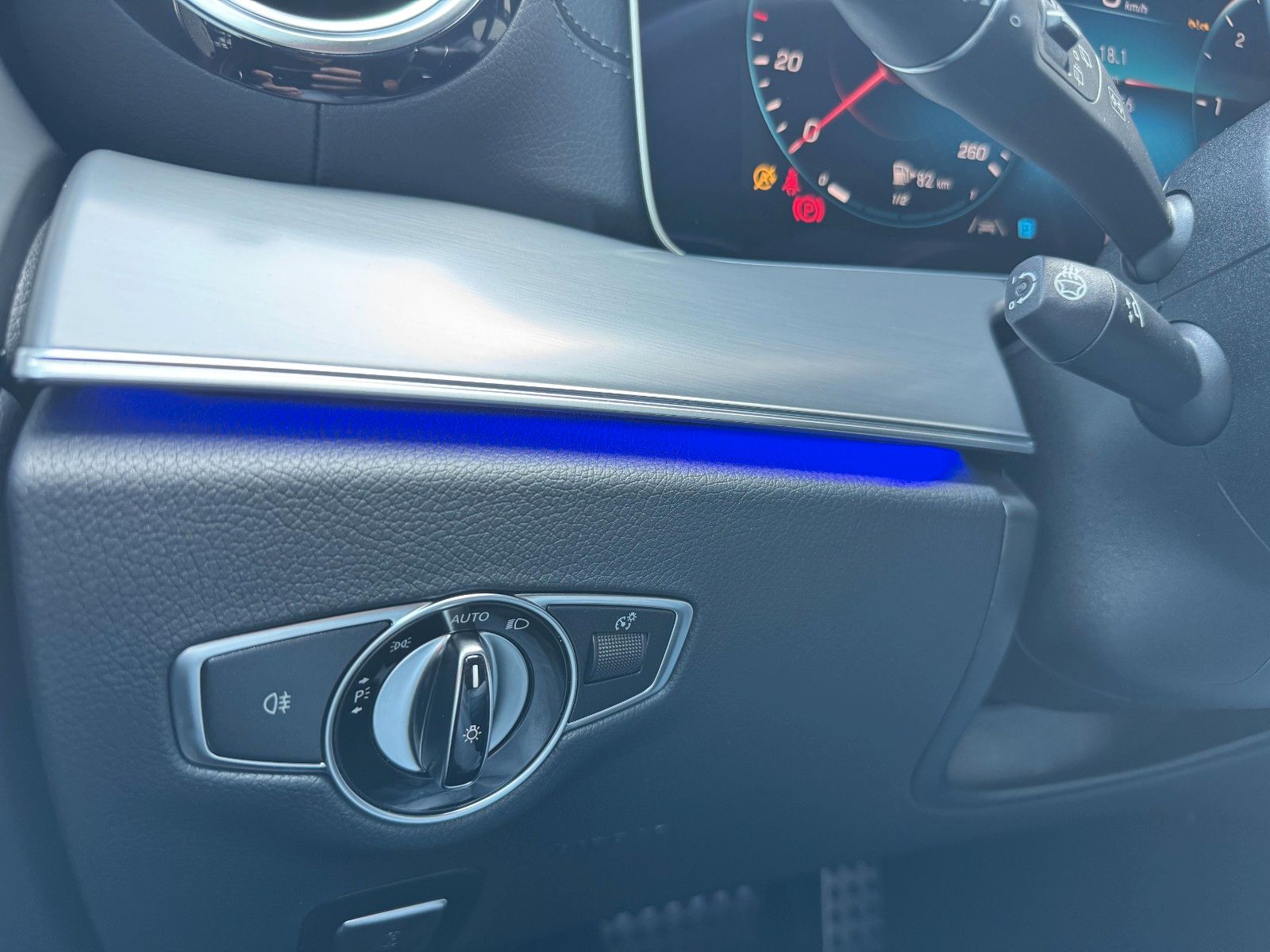 Fahrzeugabbildung Mercedes-Benz E 400d 4M AMG+Burm+Pano+AHK+Distr+Memory+Night