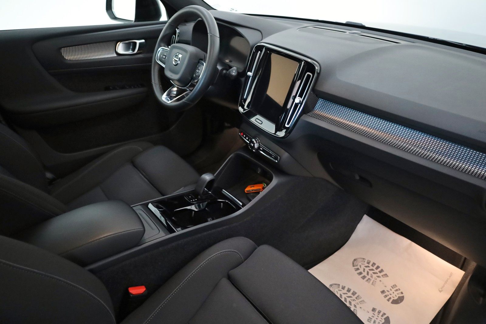 Fahrzeugabbildung Volvo XC40 Plus Recharge AWD,Navi,Kamera,SH,ACC