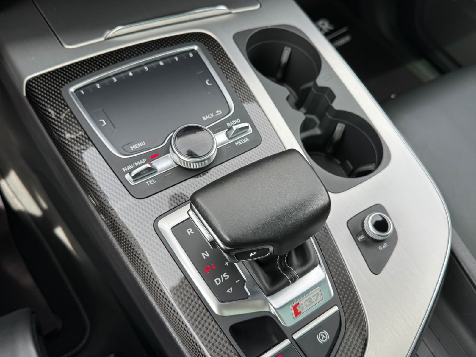 Fahrzeugabbildung Audi SQ7/RAUTEN-SITZE/PANO/AHK/360°Cam/Carbon/BOSE/