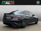 Alfa Romeo Giulia Quadrifoglio 2.9 V6 *Technologie Paket* - schwarze Alfa Romeo Giulia