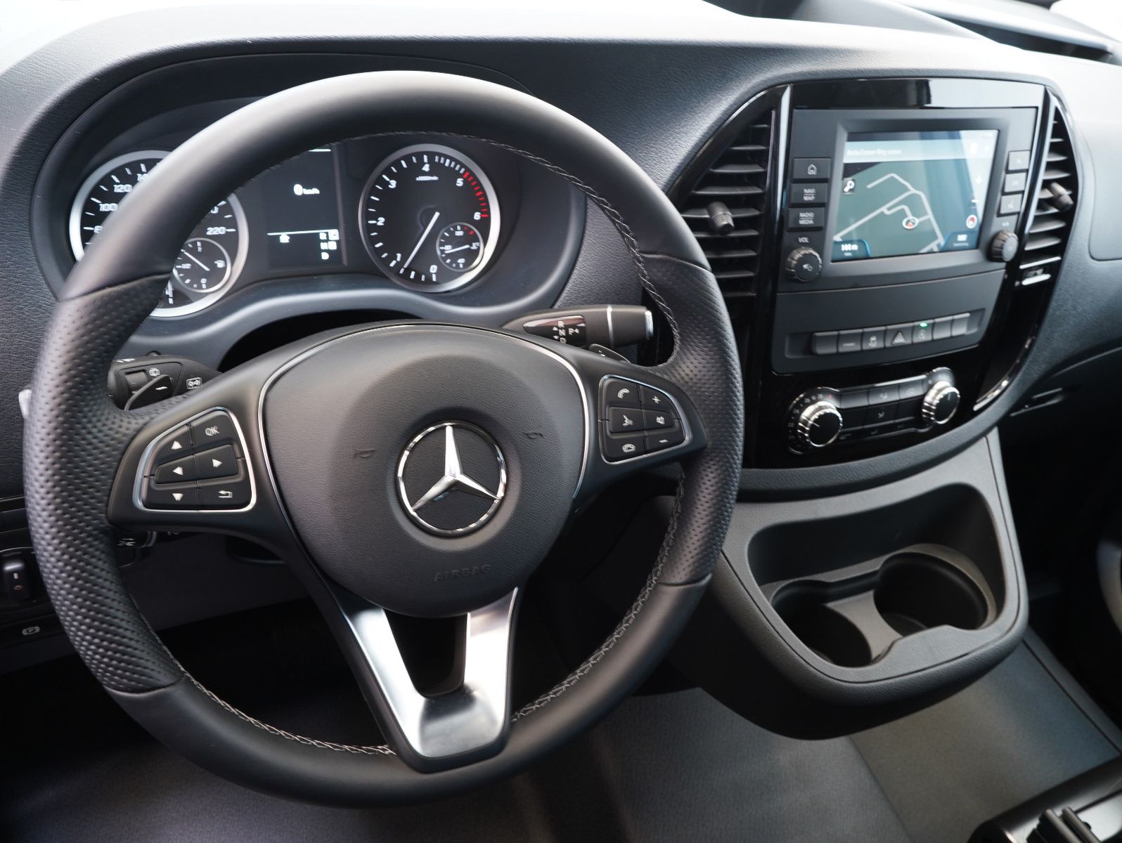 Fahrzeugabbildung Pössl VANSTAR Vito Tourer 119 CDI Pro 4x4 lang KÜCHE
