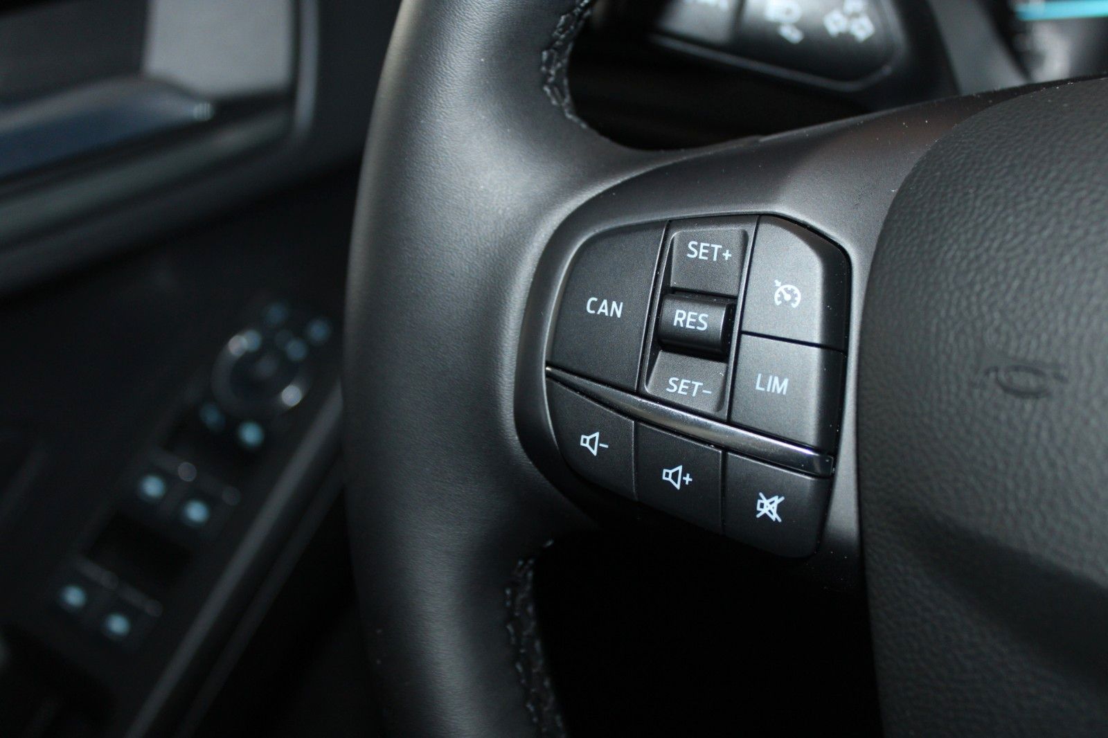 Fahrzeugabbildung Ford Focus MHEV Titanium Turnier LED NAVI WinterPaket
