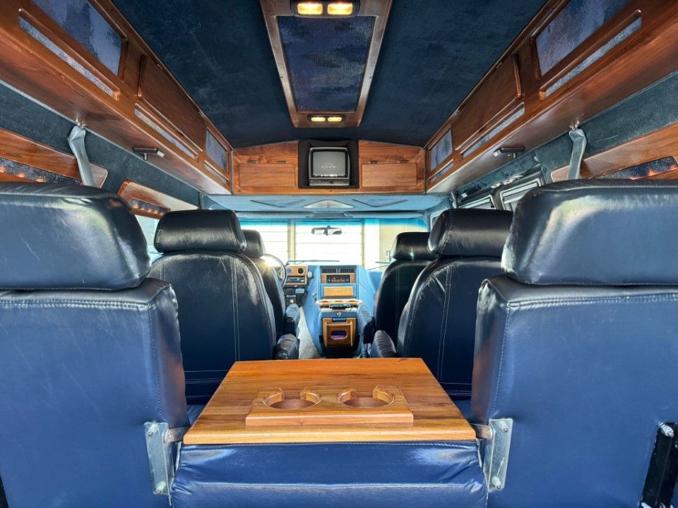 Fahrzeugabbildung Chevrolet Chevy Van G20 707 Leder deutsches Fzg AHK