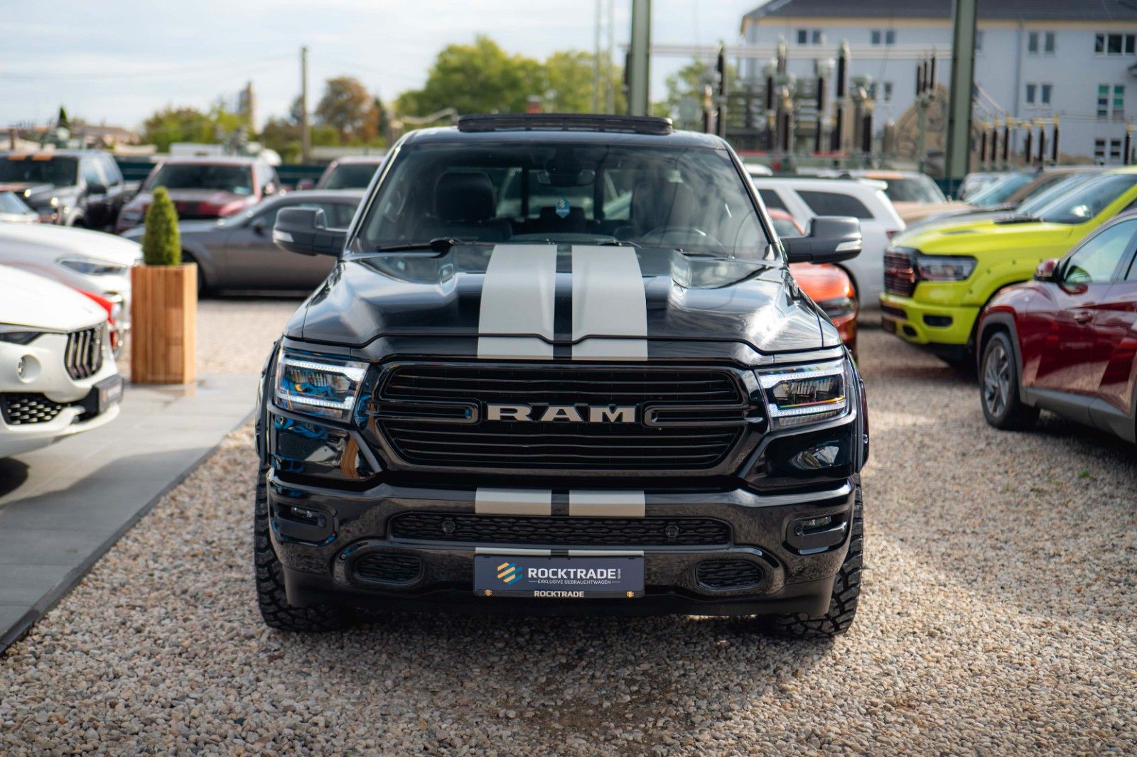 Fahrzeugabbildung Dodge RAM 5.7 V8 HEMI 4x4 Night LARAMIE Pano LED 19%