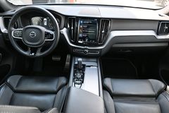 Fahrzeugabbildung Volvo XC60 B5 D AWD Autom R-Design*STDHZG*PANO*H&K*AHK