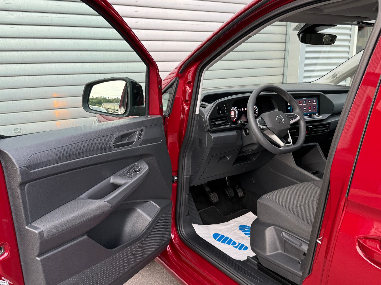 Fahrzeugabbildung Volkswagen Caddy 1.5 TSI AHK GRA Kamera PDC SHZ Lane Assist